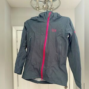 Mountain hardwear women’s rain jacket with hood, size small